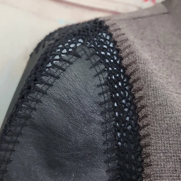 Stella & Jamie from Berdorf Goodman w/ leather sleeves, short cardigan sweater - Picture 4 of 8